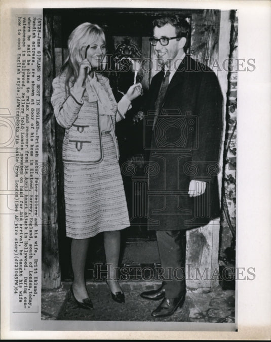 1964 Press Photo Peter Sellers and Britt Eklund are Shown at His Home in Elstead - Historic Images