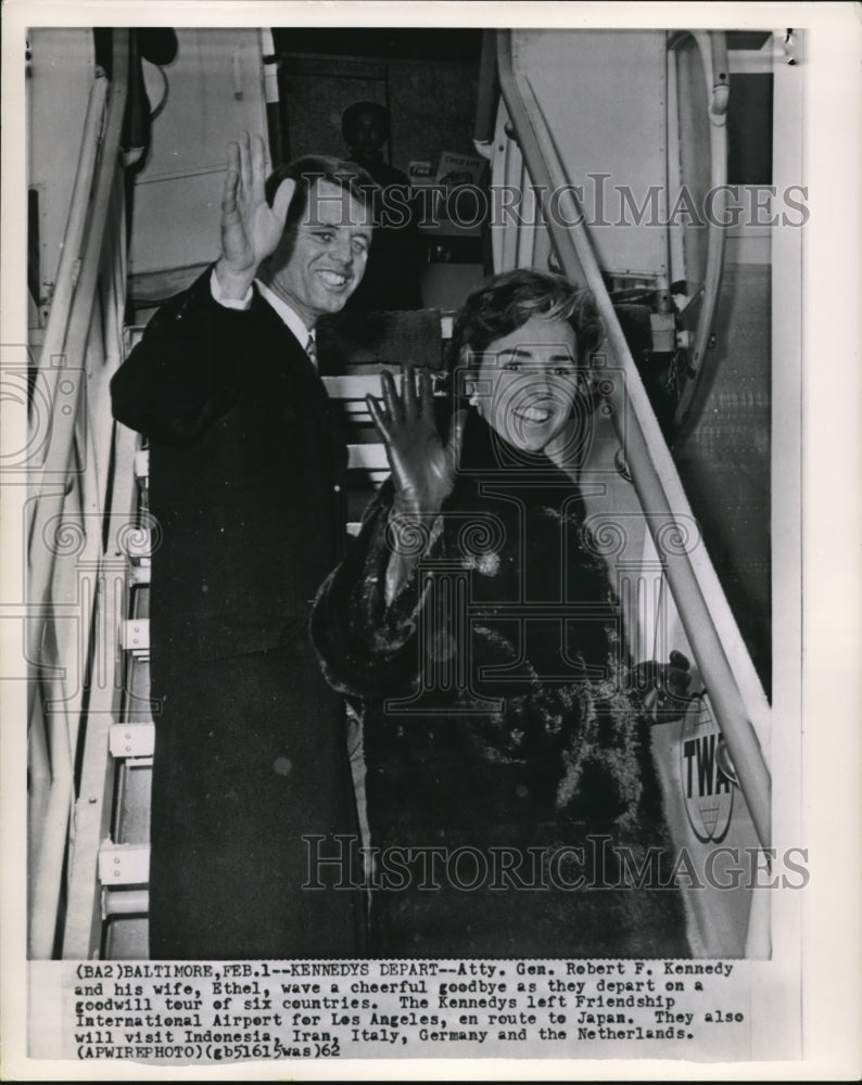 1962 Press Photo Atty Gen Robert Kennedy &amp; wife Ethel on tour of six countries - Historic Images