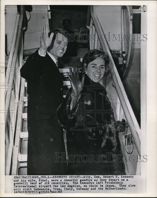 1962 Press Photo Atty Gen Robert Kennedy & wife Ethel on tour of six countries - Historic Images