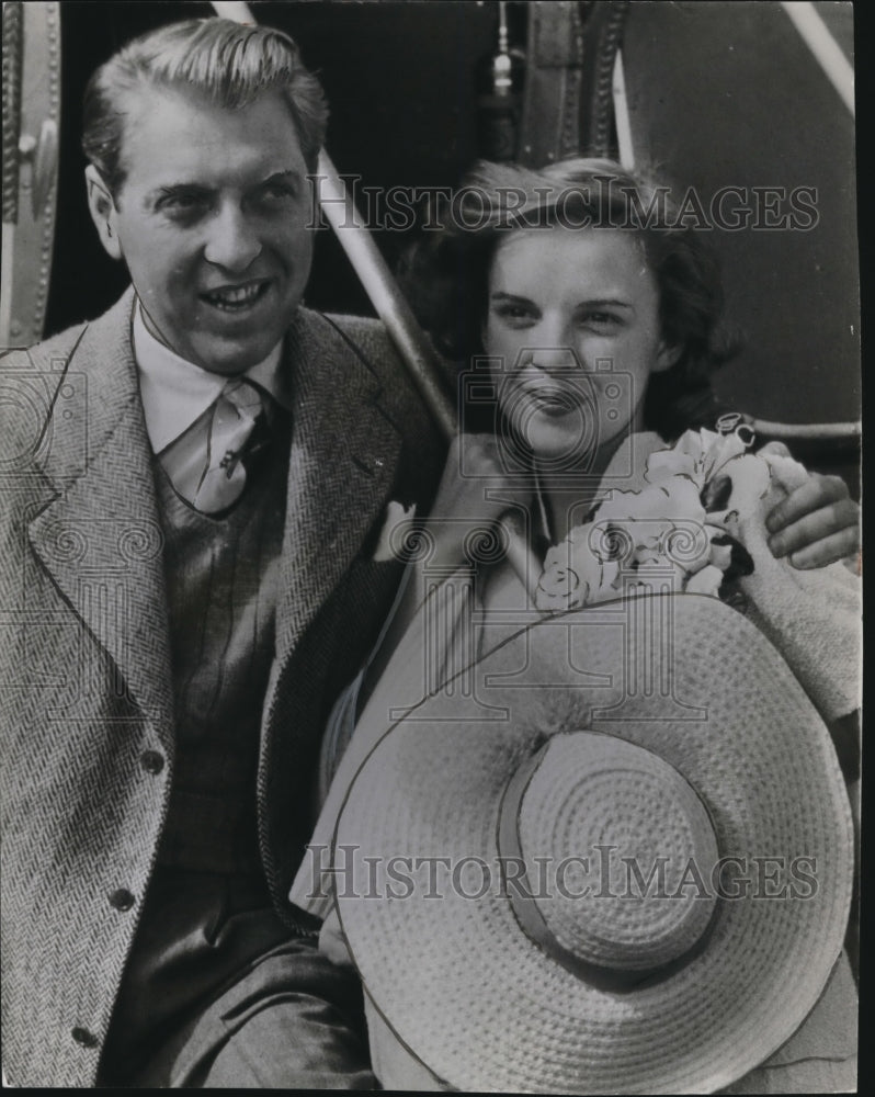 1941 Press Photo J.Garland and Dave Rose Returned to Burbank Cal. after Marriage - Historic Images
