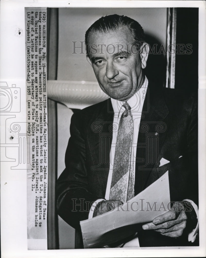 1957 Press Photo Lyndon Johnson Announces the Senate Democratic Poilicy - Historic Images