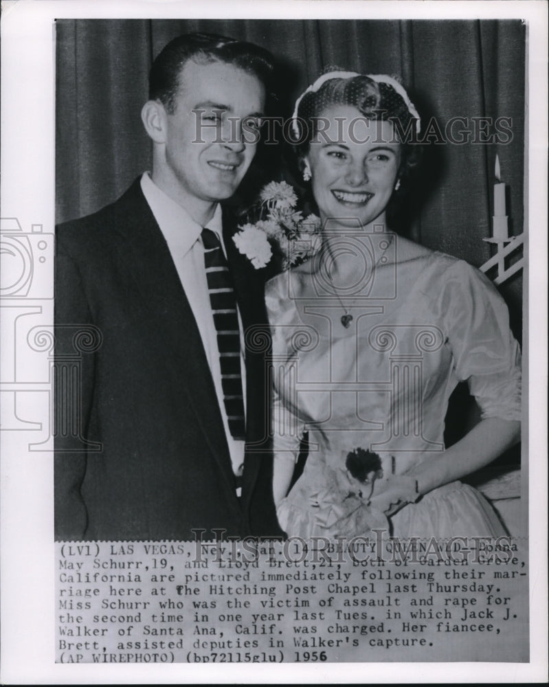 1956 Press Photo Donna May Schurr and Lloyd Brertt during their wedding - Historic Images