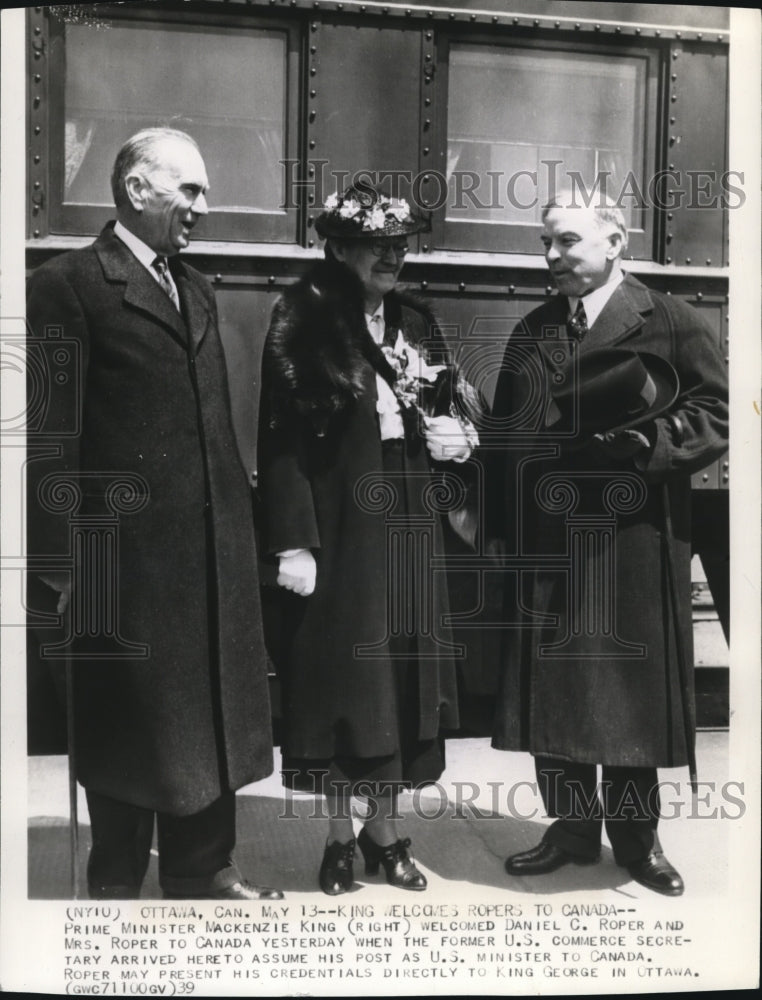 1939 Press Photo Prime Minister MacKenzie King and Mr. & Mrs. Daniel Roper - Historic Images