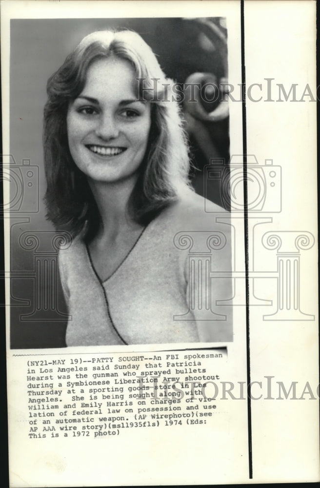 1974 Press Photo Patricia Hearst, gunman sprayed bullet at Symbionese Liberation - Historic Images