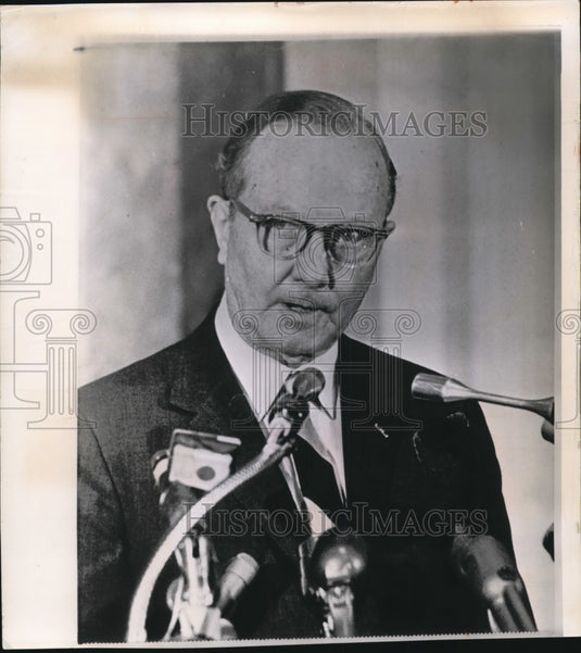 1968 Press Photo Sen Stephen Young delivers keynote address at pre-election - Historic Images