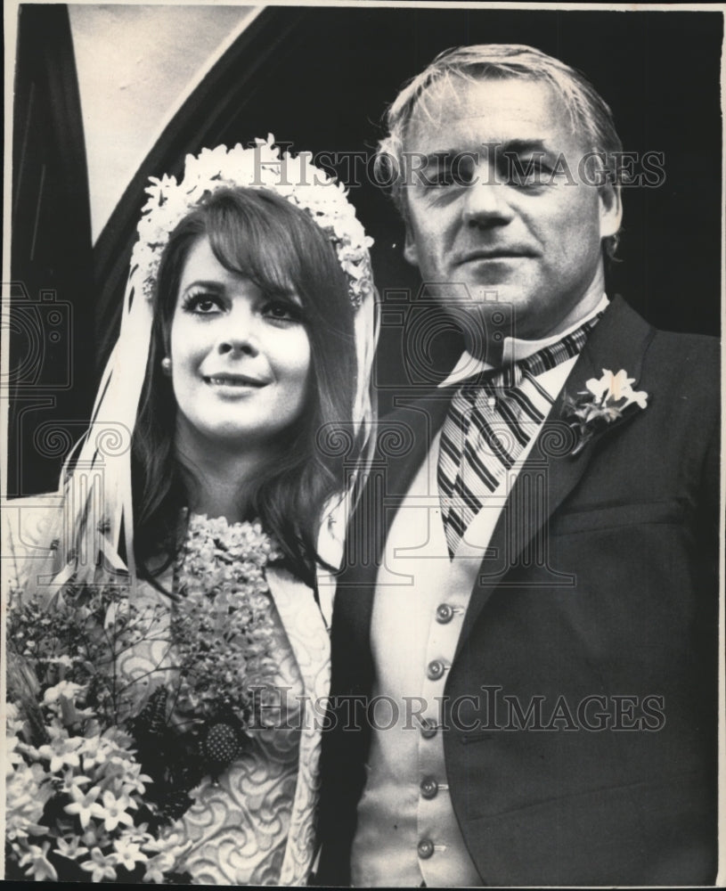 1969 Wire Photo N. Woods Poses with R,Gregson Following their Wedding Ceremony - Historic Images