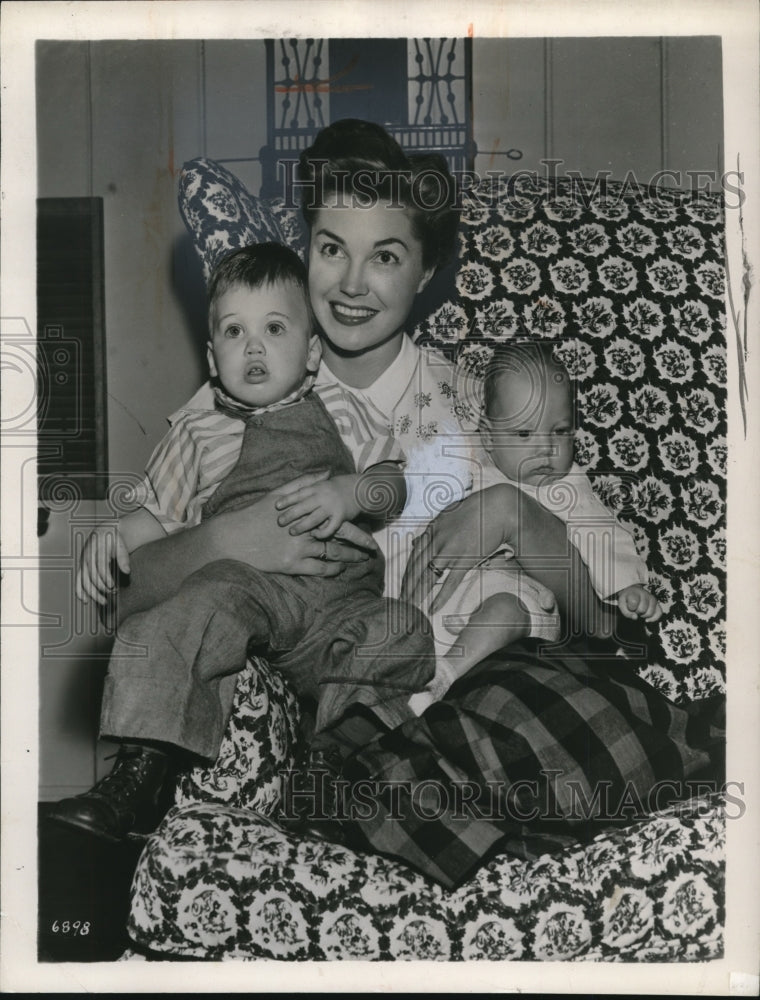 1951 Press Photo Esther Williams with her children - Historic Images