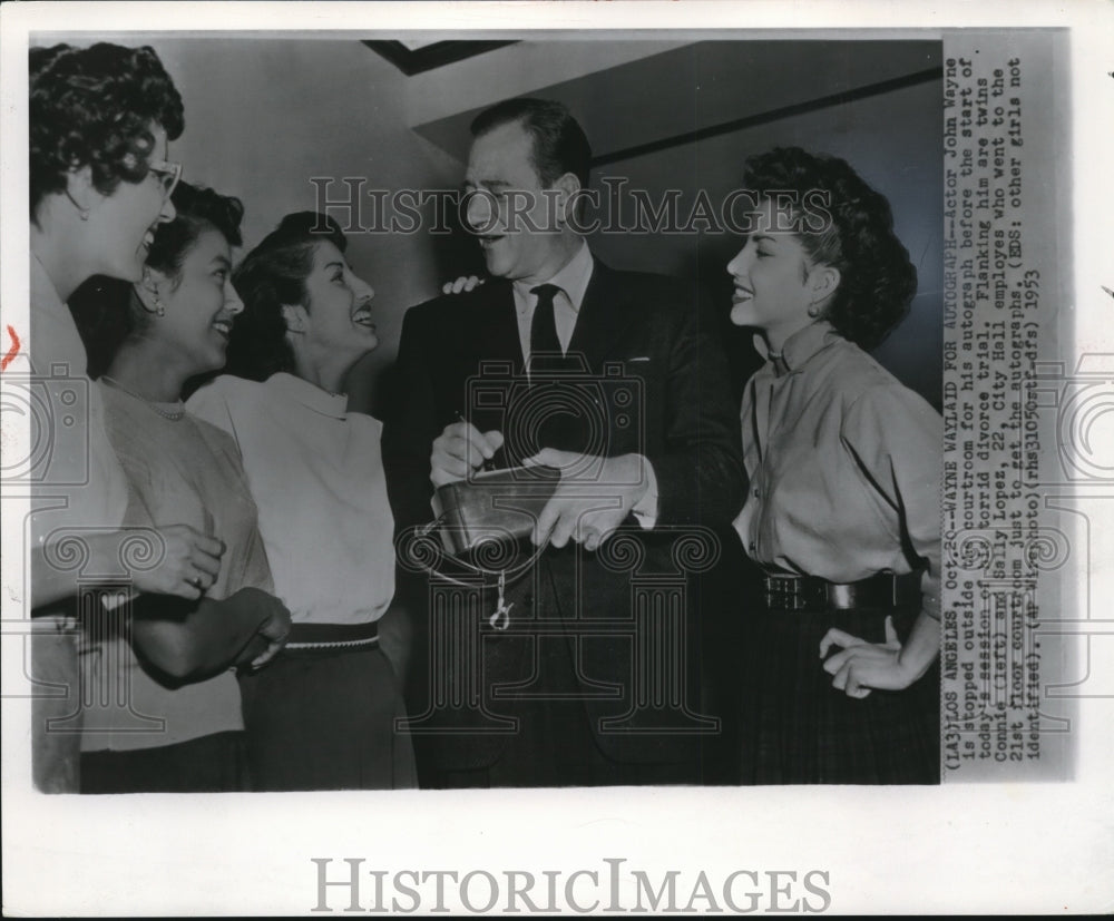 1953 Press Photo Actor John Wayne outside the courtroom for his autograph - Historic Images