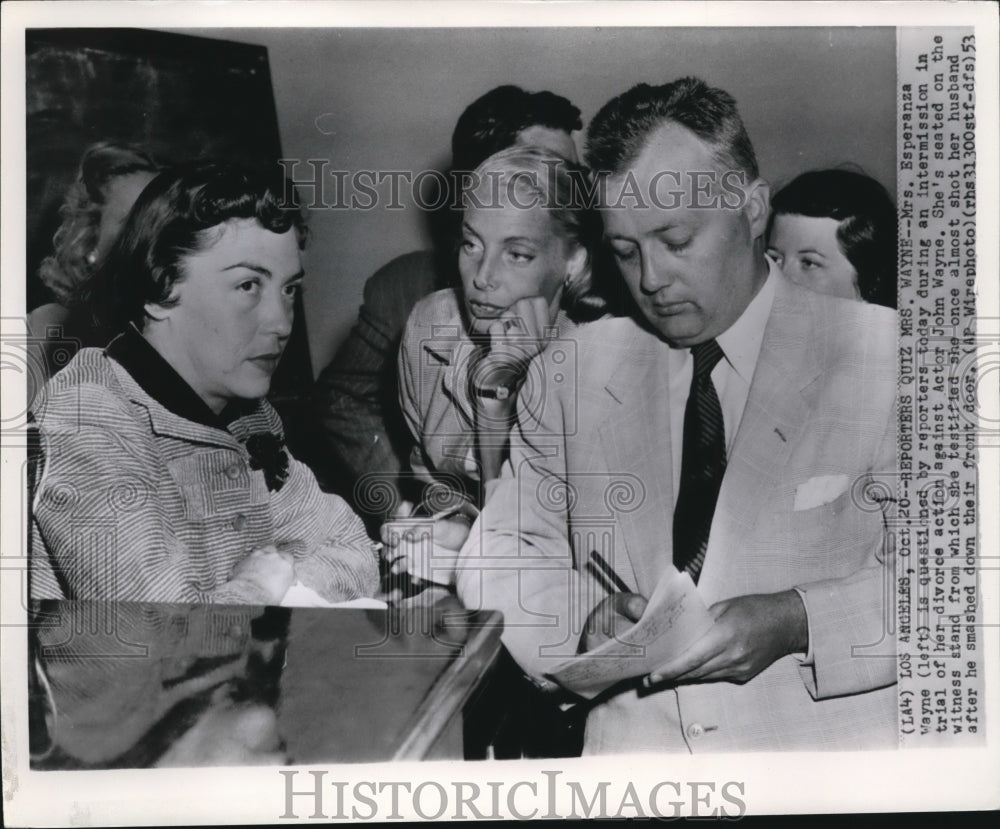 1953 Press Photo Mrs. Esperanza Wayne during her divorce hearings - Historic Images
