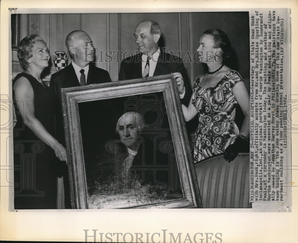 1962 Press Photo Mr. & Mrs Dean Rusk accept the original portrait of W ...