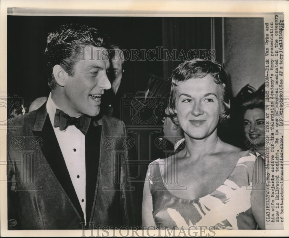 1963 Press Photo Dick Van Dyke & wife Marjorie at Television Academy's Emmy - Historic Images