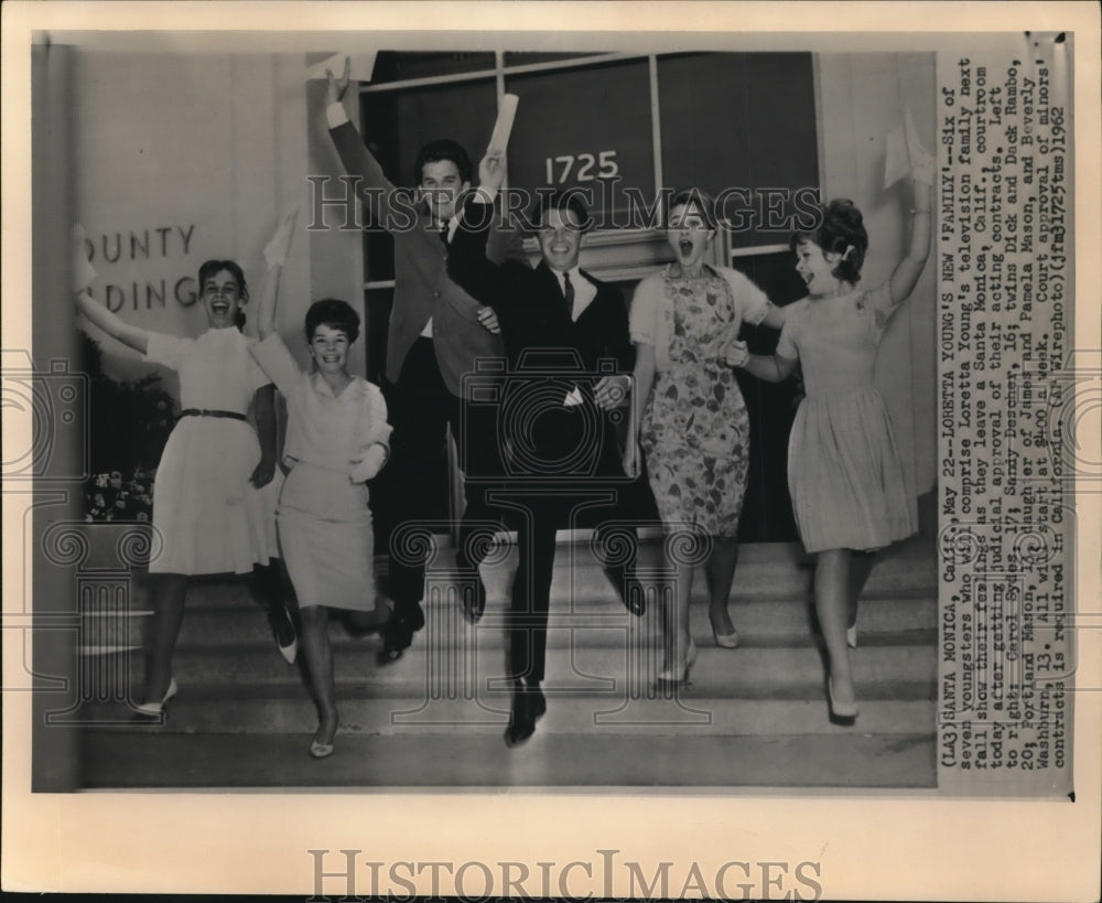 1962 Press Photo Young Actors show their feelings as they leave California - Historic Images