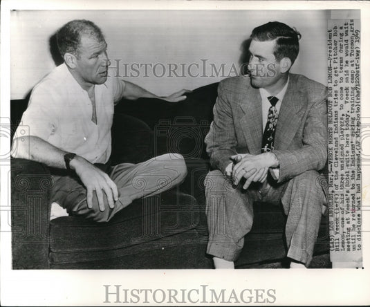 1949 Press Photo Cleveland Indians Pres. Bill Veeck and Pitcher Bob Lemon - Historic Images