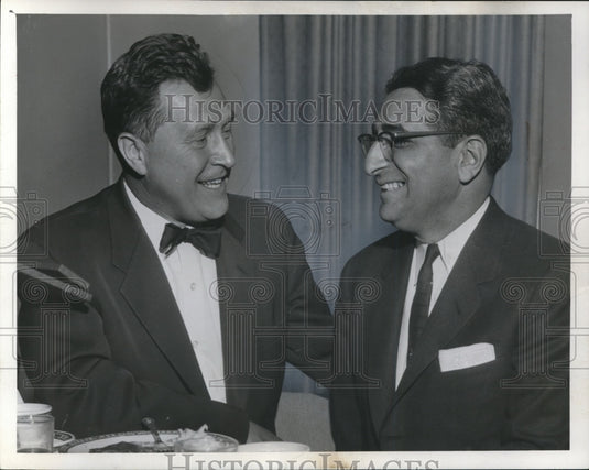 1957 Press Photo Cong. Vanik meets Chairman Gagliardo - Historic Images