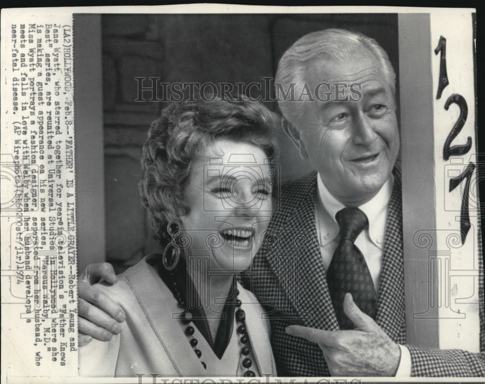 1974 Press Photo Young and Wyatt are reunited at Universal Studios in Hollywood - Historic Images