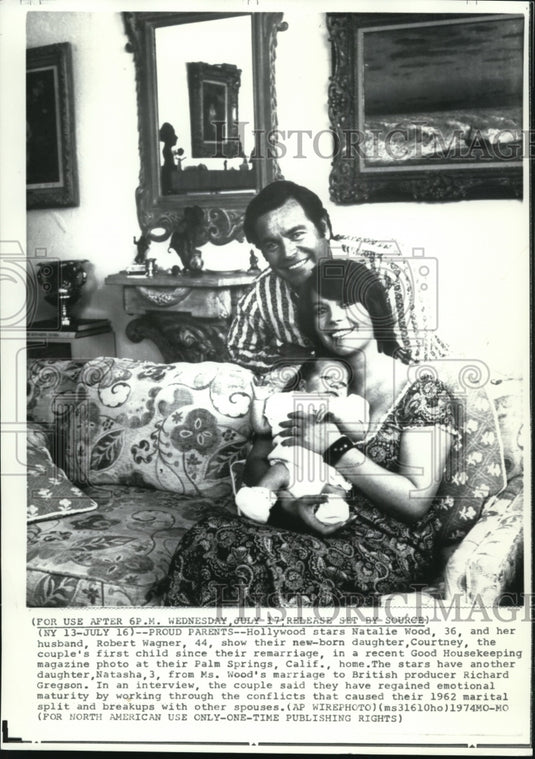 1974 Press Photo Robert Wagner and Hollywood star Natalie Wood with their child - Historic Images