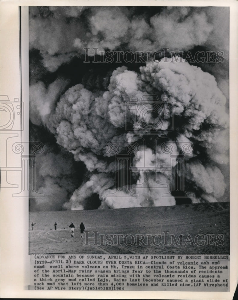 1964 Press Photo The volcanic ashes and sand of Mt. Irazu in Costa Rica - Historic Images