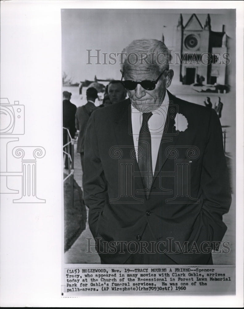 1960 Press Photo S.Tracy Arrives in Forest Lawn Memorial Park for Gables'Funeral - Historic Images