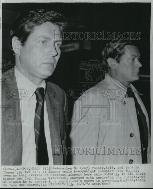 1970 Press Photo Tunneys arrived at Heathrow Airport to aid their sister - Historic Images