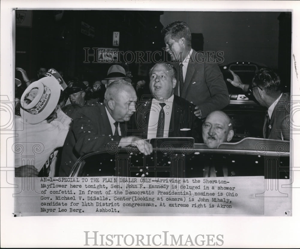 1960 Press Photo Sen.John F. Kennedy Arrives at the Sheraton Mayflower - Historic Images