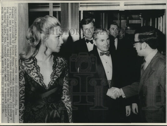 1970 Press Photo Mrs. Joan Kennedy with Milton Shapp, democratic candidate - Historic Images
