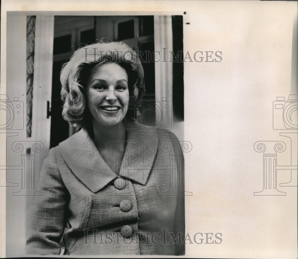 1961 Mrs. Joan Kennedy gave birth to a son - Historic Images