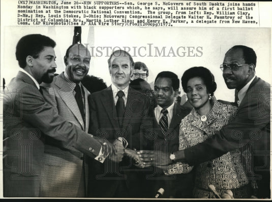 1972 Press Photo Sen. George McGovern & supporters at Democratic Natl Convention - Historic Images