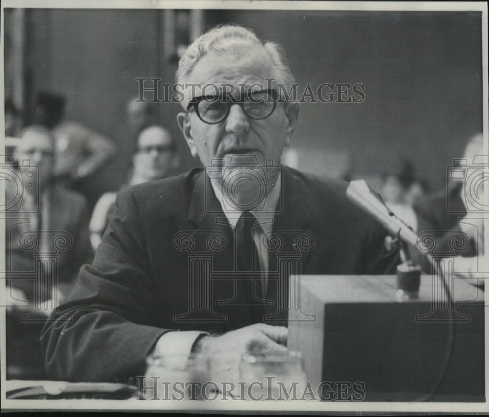 1968 Press Photo Sen Gordon Allott testifies before Senate Judiciary Committee - Historic Images