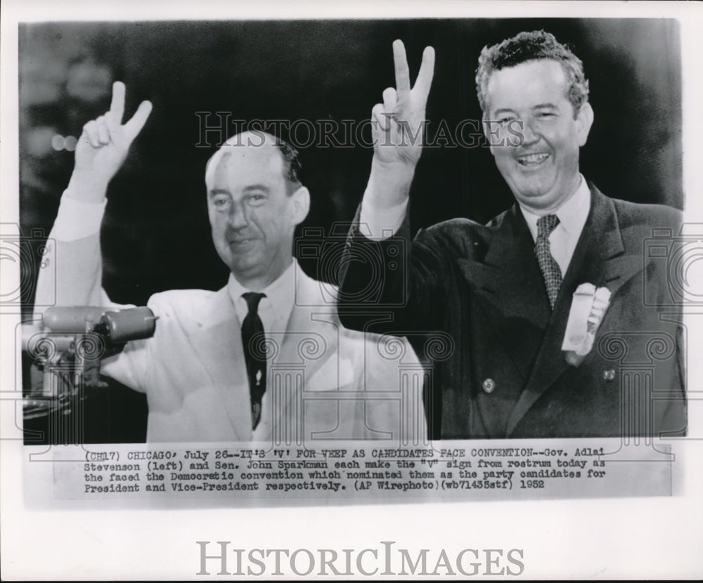 1952 Press Photo Gov Adlai Stevenson & Sen John Sparkman make V sign ...