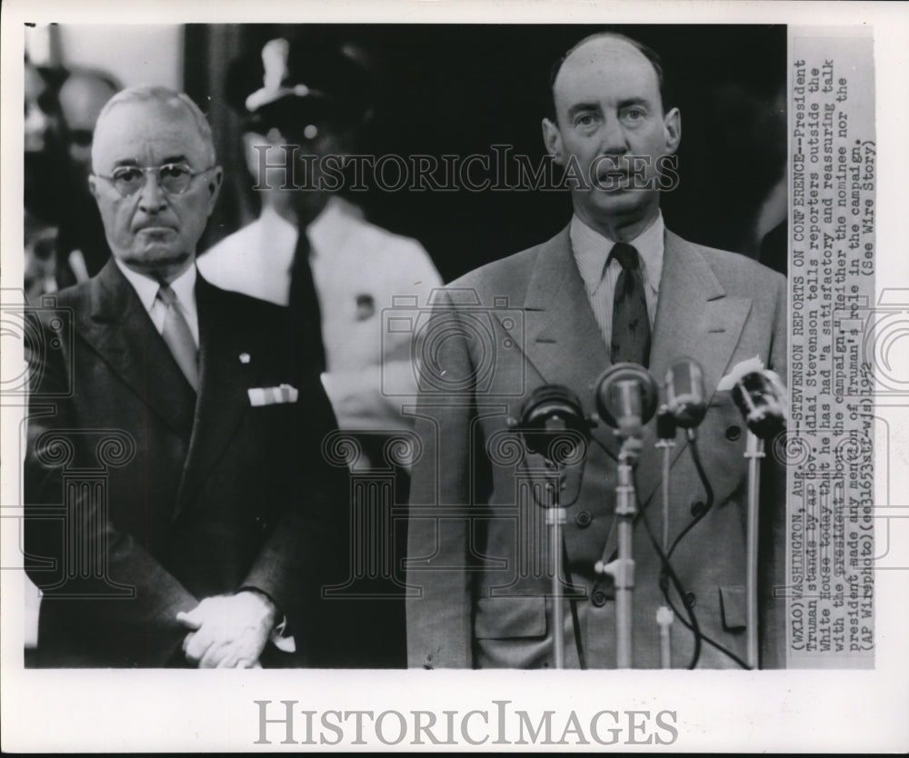 1952 Pres Truman stands by as Gov Adlai Stevenson reports on meeting - Historic Images