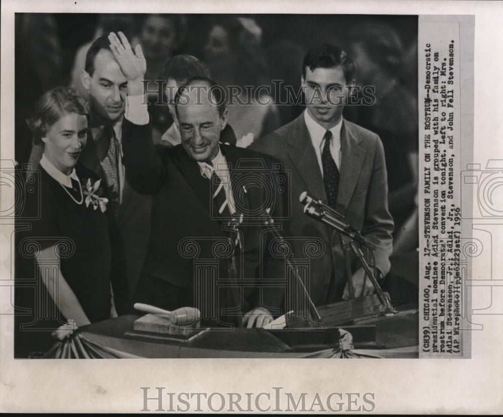 1956 Press Photo Democratic presidential nominee Adlai Stevenson with family - Historic Images