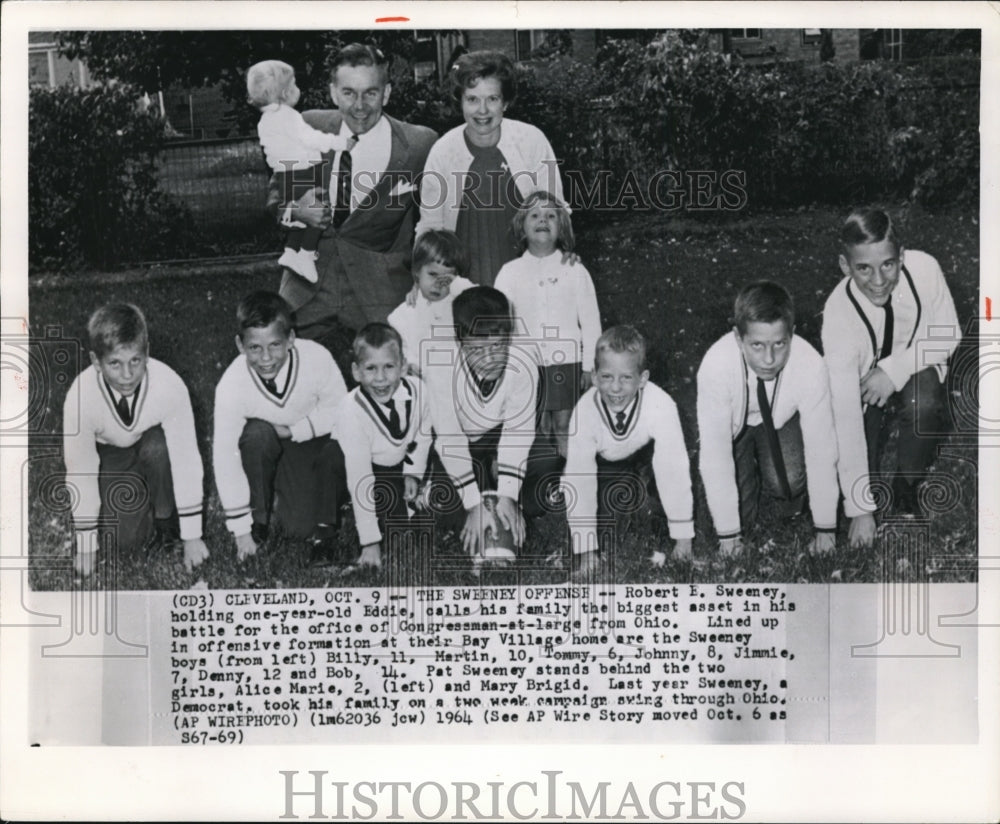 1964 Press Photo Sweeney with his boys in offensive formation at Bay Villagehome - Historic Images