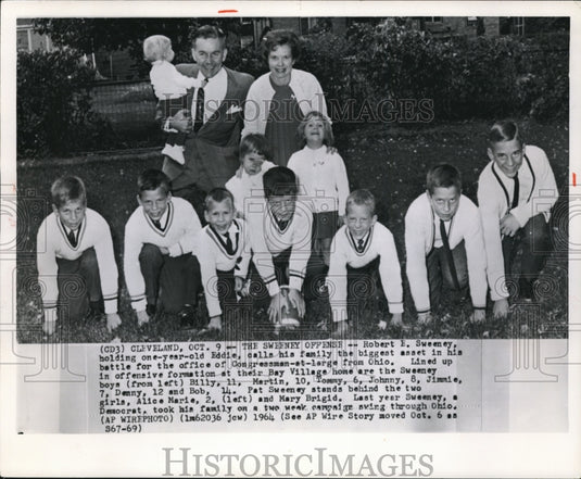 1964 Press Photo Sweeney with his boys in offensive formation at Bay Villagehome - Historic Images