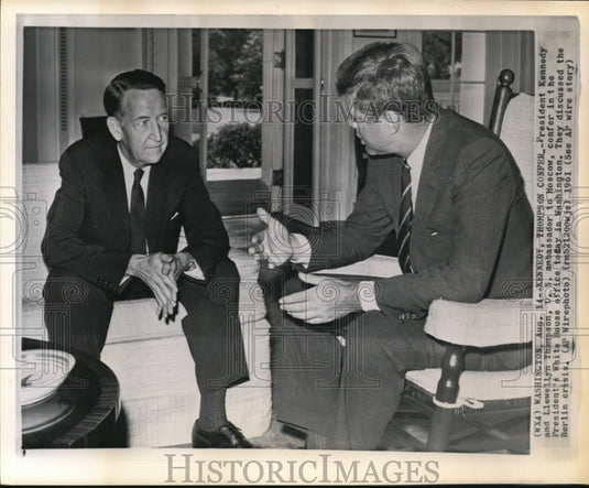 1962 Press Photo President Kennedy and Llwellyn Thompson Ambassador to Moscow. - Historic Images