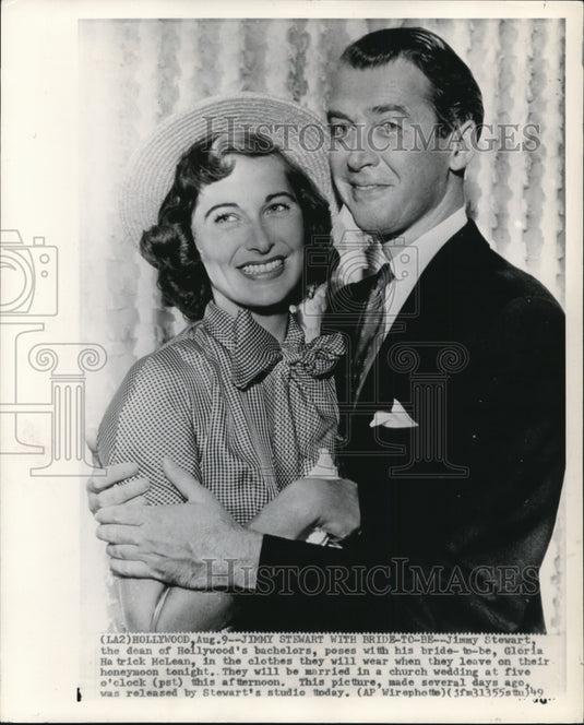 1949 Press Photo Jimmy Stewart poses with bride-to-be Gloria Hatrick McLean - Historic Images