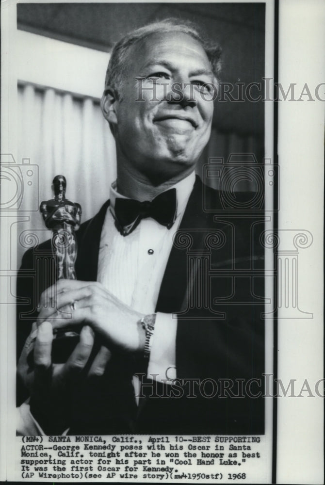 1968 Press Photo Kennedy wins BestSupportingActor in Oscar at Sta. Monica,Calif. - Historic Images