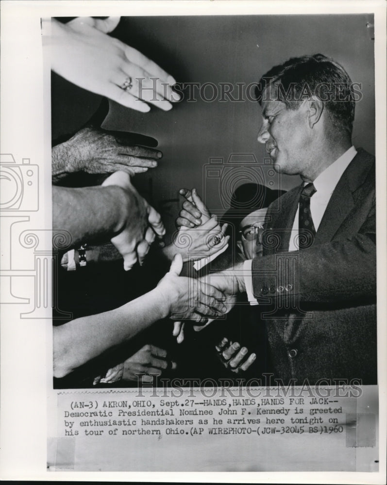 1960 Press Photo Pres. nominee Kennedy welcomed on his tour in Northern Ohio - Historic Images