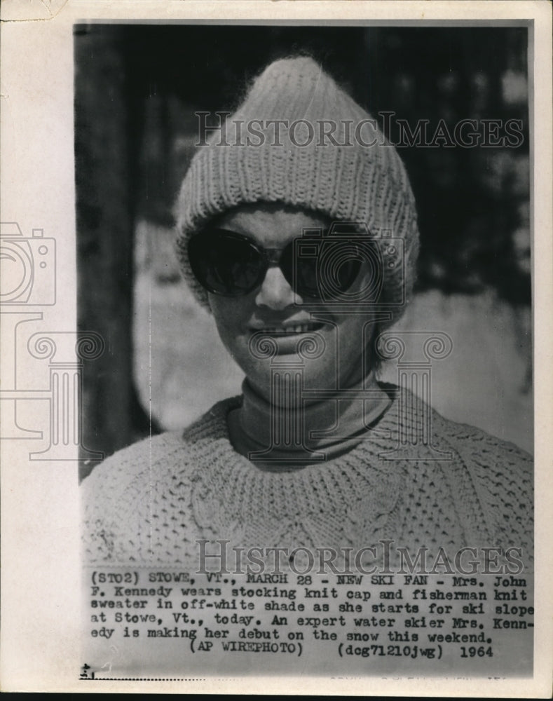 1964 Press Photo Mrs.J. F.Kennedy Wears Stocking Knit Cap and Fisherman Sweater - Historic Images