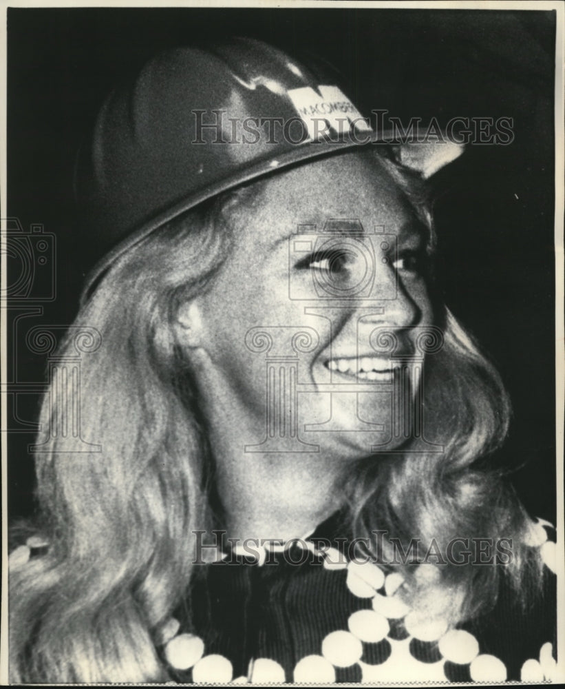 1969 Press Photo Mrs. Joan Kennedy at Boston Museum of Fine Arts. - Historic Images