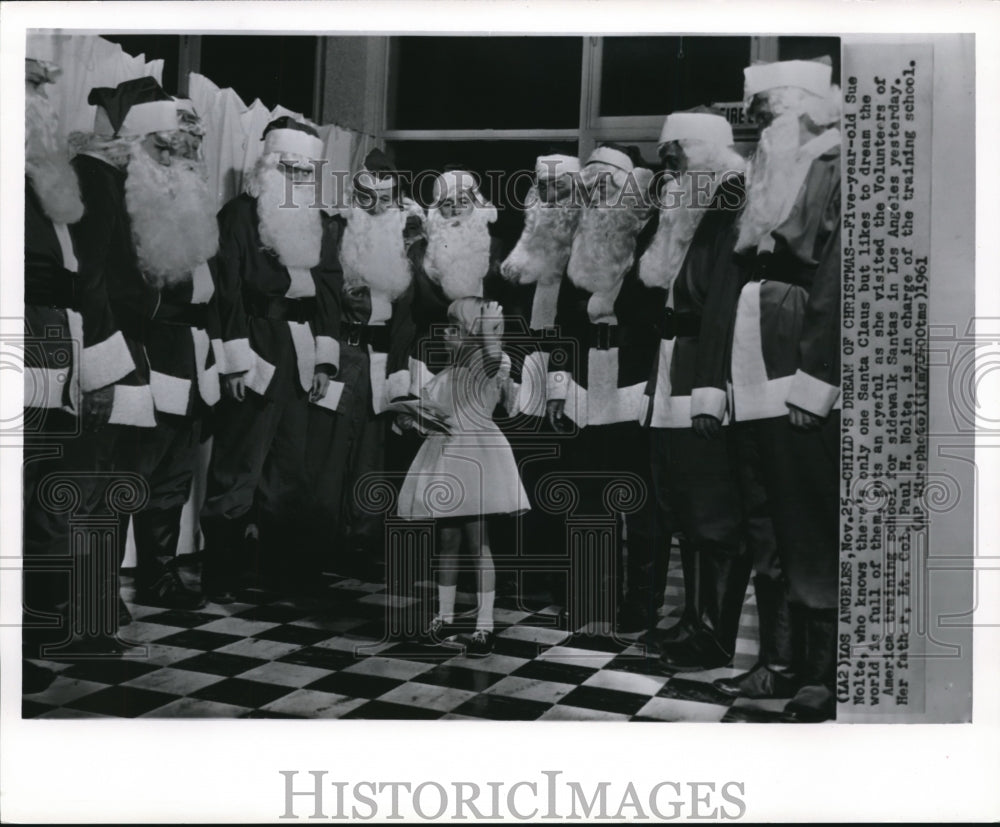 1961 Press Photo Littler Sue Nolte with many Santa Claus in Los Angeles - Historic Images