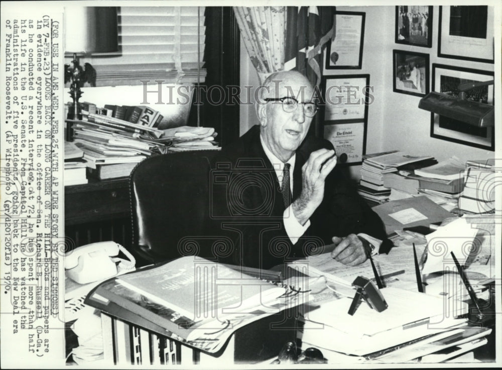 1970 Press Photo Senator Richard Russell with his documnets - Historic Images