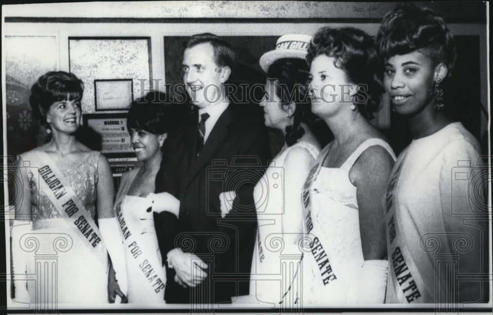 1968 Press Photo John J. Gilligan poses with a group of supporters - Historic Images