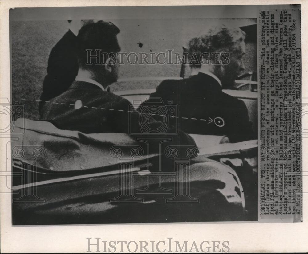 1964 Press Photo FBI men during re-enactment of assassination in Dallas - Historic Images