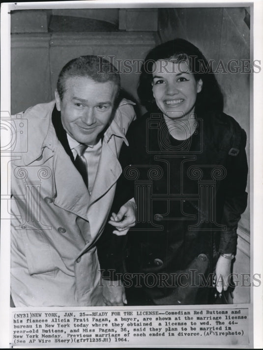 1964 Press Photo Comedian Red Buttons and fiance Alicia Prat Pagan. - Historic Images