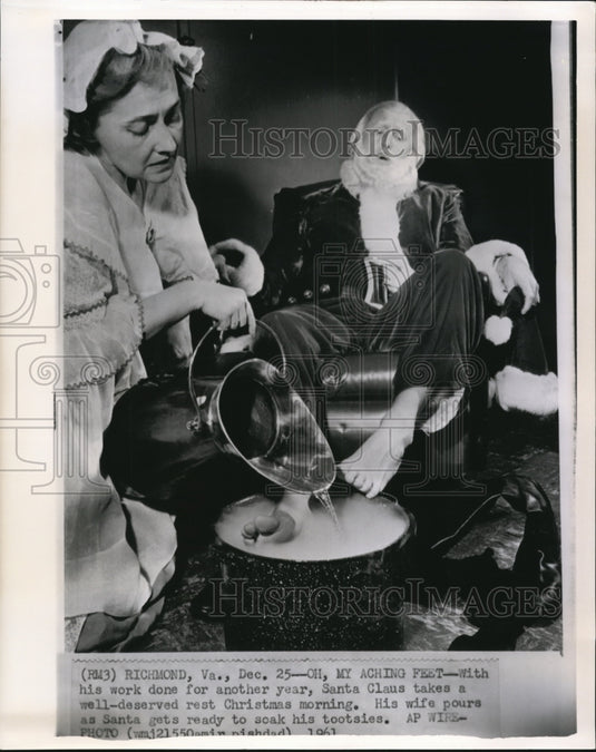 1961 Wire Photo Santa Claus with his wife after a long Christmas duties - Historic Images