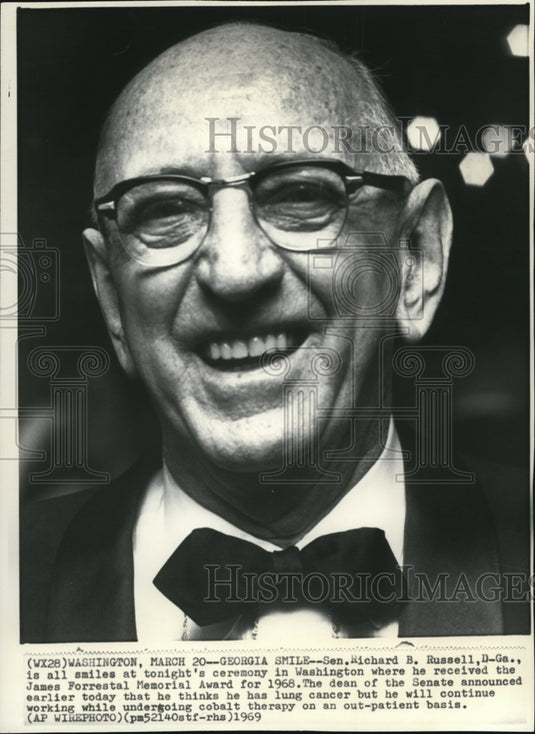 1969 Press Photo Sen Richard Russell on James Forrestal Memorial Award - Historic Images