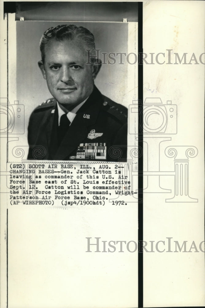 1972 Press Photo Gen Jack Catton, leaving as commander of the Scott Air Base - Historic Images