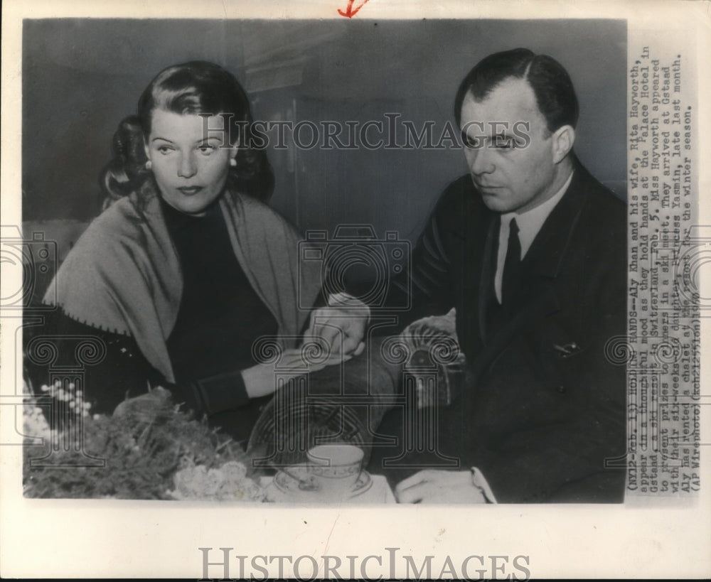 1950 Press Photo Aly Khan and his wife actress Rita Hayworth at the Palace Hotel - Historic Images