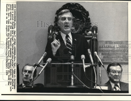 1974 Press Photo Ohio Gov John J Gilligan giving his last State-of-the-state adr - Historic Images