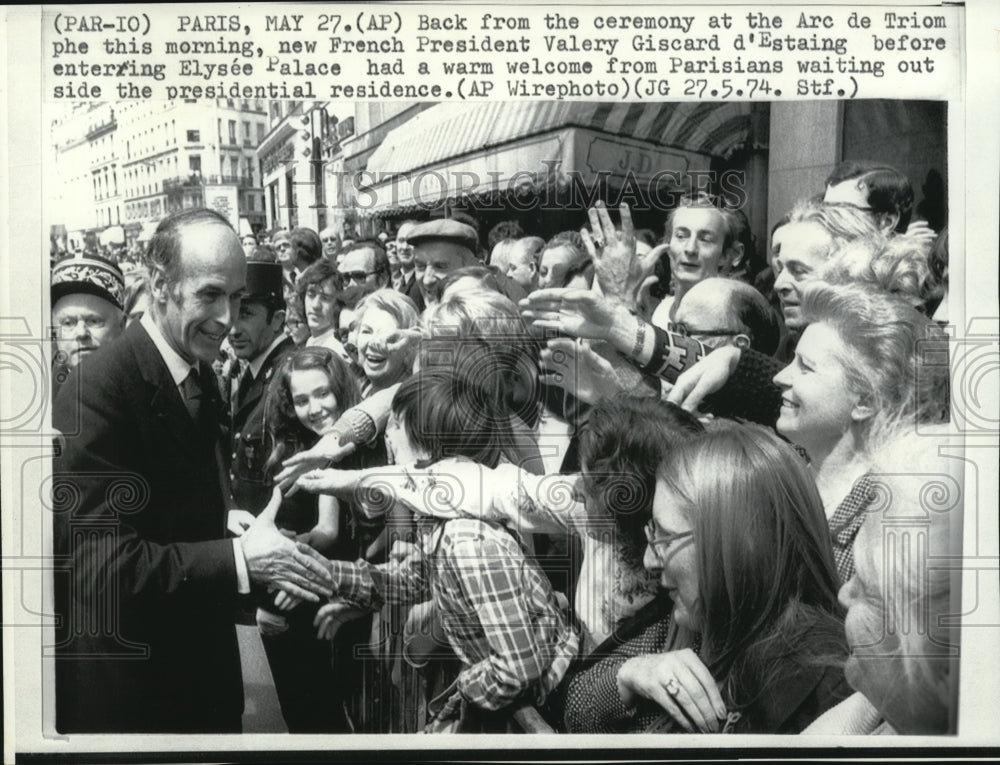 1974 Press Photo French President Valery Giscard d&#39; Estaing at Elysee Palace - Historic Images